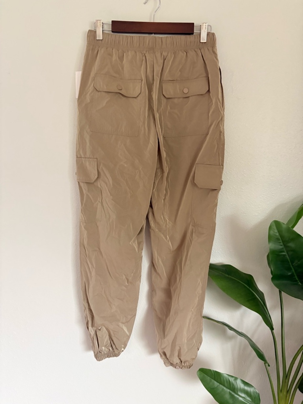 Good American Olive-Taupe Cargo Jogger Pants - Picture 4 of 4